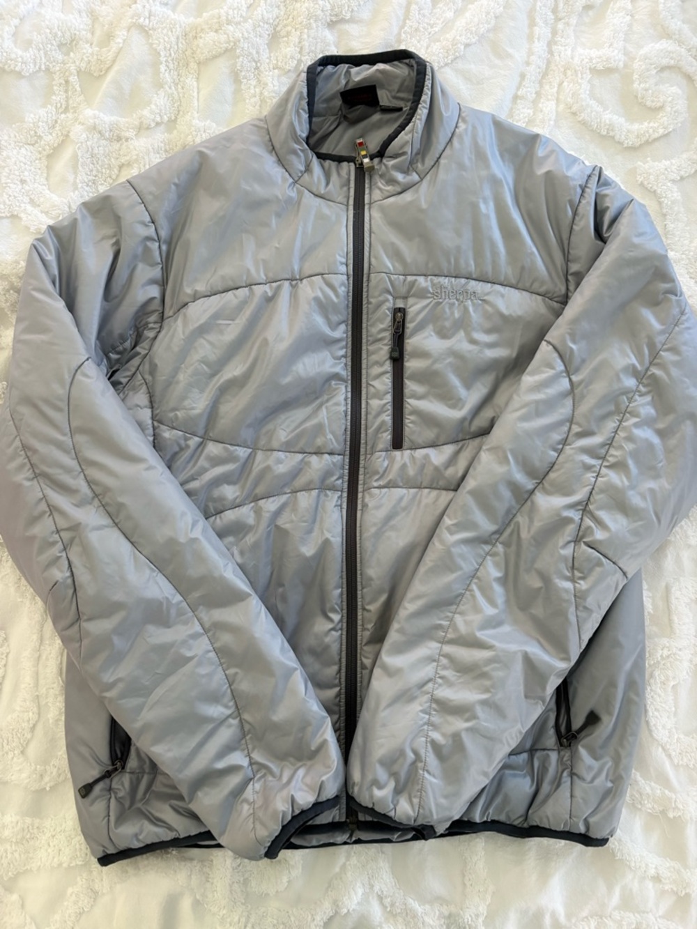 Men's Light Gray Insulated Puffer Jacket - Lightweight Warmth (EUC)